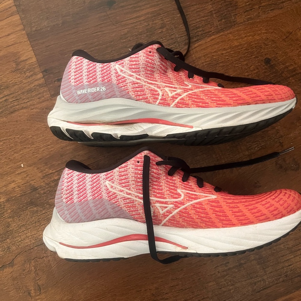 Mizuno waverider 26 -size 7.5 less than 80 miles on them. Excellent running shoe